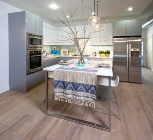 Красивые цветовые переходы на ламинированном покрытии пола Красивые цветовые переходы на ламинированном покрытии пола