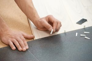 Стыковка кафеля и ламината без использования порожка Стыковка кафеля и ламината без использования порожка