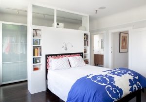 Удачное размещение гардеробной комнаты в спальне Удачное размещение гардеробной комнаты в спальне