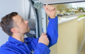 Монтаж секционных гаражных ворот Монтаж секционных гаражных ворот