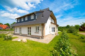 Четырехскатная полувальмовая крыша Четырехскатная полувальмовая крыша