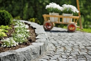 Дорожка из гранитной брусчатки прослужит не один десяток лет Дорожка из гранитной брусчатки прослужит не один десяток лет