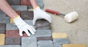 "Старый город" является одним из самых популярных и привлекательных видов тротуарной плитки Укладка тротуарной плитки на бетонное основание: теория и практические советы