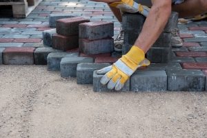 Процесс укладки тротуарной плитки Процесс укладки тротуарной плитки