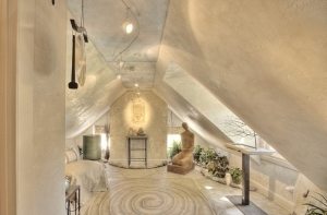 Венецианская штукатурка на стенах мансарды Венецианская штукатурка на стенах мансарды