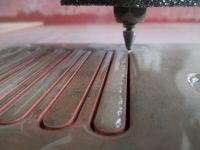 Для вырезания фигурных изделий, создания тонких и изысканных узоров и орнаментов используется гидроабразивная резка Для вырезания фигурных изделий, создания тонких и изысканных узоров и орнаментов используется гидроабразивная резка