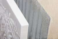 Приборы данного производителя поступают в продажу с белой поверхностью плиты, предназначенной для самостоятельного окрашивания в нужный цвет Приборы данного производителя поступают в продажу с белой поверхностью плиты, предназначенной для самостоятельного окрашивания в нужный цвет