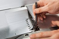 Подтяжку регулировочных болтов можно выполнить своими руками Подтяжку регулировочных болтов можно выполнить своими руками