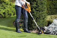 Для постоянного покоса травы на дачном участке вполне достаточно электрической модели триммера Для постоянного покоса травы на дачном участке вполне достаточно электрической модели триммера