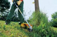 Мотокоса существенно упрощает садовые и сельскохозяйственные работы Мотокоса существенно упрощает садовые и сельскохозяйственные работы