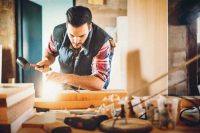 Домашняя мастерская должна быть расположена так, чтобы шум от работающих инструментов не мешал жильцам Домашняя мастерская должна быть расположена так, чтобы шум от работающих инструментов не мешал жильцам