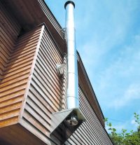 Чем ниже будет расположена труба по скату крыши, тем больше она должна возвышаться над ее поверхностью Чем ниже будет расположена труба по скату крыши, тем больше она должна возвышаться над ее поверхностью