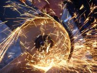 Грамотный выбор болгарки является важным моментом при создании отрезного станка по металлу из этого инструмента Грамотный выбор болгарки является важным моментом при создании отрезного станка по металлу из этого инструмента