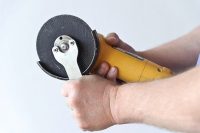 После составления чертежа, подбора необходимых материалов и инструментов можно переходить непосредственно к созданию отрезного станка После составления чертежа, подбора необходимых материалов и инструментов можно переходить непосредственно к созданию отрезного станка