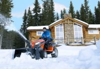 Для очистки от снега также очень удобно использовать мини-трактор
