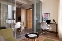 Стеклянные перегородки могут быть как сдержанного дизайна, так и оформленные различными орнаментами и рисунками Стеклянные перегородки могут быть как сдержанного дизайна, так и оформленные различными орнаментами и рисунками