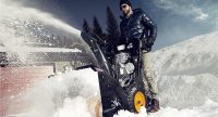 Снегоуборщики призваны облегчить уборку придомовой территории загородных участков Ручной снегоуборщик: особенности конструкции и применения