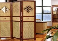 Очень популярны легкие ширмы ротангового или ивового плетения Очень популярны легкие ширмы ротангового или ивового плетения