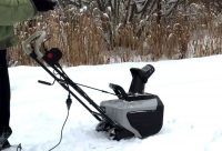 Электрический снегоуборщик Hyundai S 400 в действии Электрический снегоуборщик Hyundai S 400 в действии