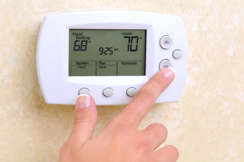 Программируемый электронный терморегулятор позволяет задавать нужный режим отопления на определенный период времени