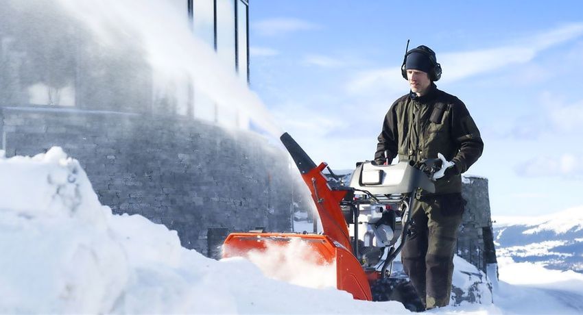 Бензиновый самоходный снегоуборщик: как выбрать лучшую технику