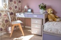 Комфортабельное и современное рабочее место для девочки Комфортабельное и современное рабочее место для девочки