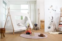 Зонирование комнаты девочки с помощью переносной перегородки Зонирование комнаты девочки с помощью переносной перегородки