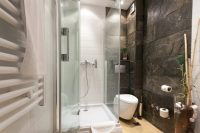 Открытая душевая кабина с акриловым поддоном Открытая душевая кабина с акриловым поддоном