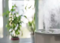 Некоторые модели модели оснащены гигростатом, позволяющим регулировать работу увлажнителя Некоторые модели модели оснащены гигростатом, позволяющим регулировать работу увлажнителя