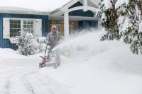 Выбор конструкции снегоуборщика зависит от многих факторов, одним из которых является площадь участка, который предполагается обрабатывать Выбор конструкции снегоуборщика зависит от многих факторов, одним из которых является площадь участка, который предполагается обрабатывать