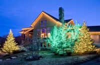 Чтобы устройство радовало хозяев дома и гостей впечатляющими световыми эффектами, стоит купить уличную морозостойкую светодиодную гирлянду с большим количеством режимов работы Чтобы устройство радовало хозяев дома и гостей впечатляющими световыми эффектами, стоит купить уличную морозостойкую светодиодную гирлянду с большим количеством режимов работы