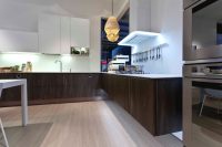 Кухонная мебель изготовлена из ДСП различных цветов Кухонная мебель изготовлена из ДСП различных цветов