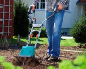 Компактный культиватор имеет небольшой вес Компактный культиватор имеет небольшой вес