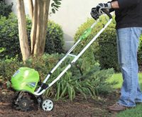 Стандартная комплектация культиватора предусматривает наличие 2-4 фрез Стандартная комплектация культиватора предусматривает наличие 2-4 фрез