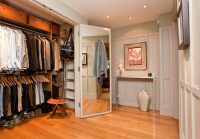 Шкаф-гардеробная с дверями-купе в прихожей Шкаф-гардеробная с дверями-купе в прихожей