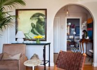 В перегородках из ГКЛ, разделяющих квартиру на разные по предназначению зоны, выполнены арки - круглой и прямоугольной формы В перегородках из ГКЛ, разделяющих квартиру на разные по предназначению зоны, выполнены арки - круглой и прямоугольной формы