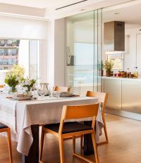 Раздвижная стеклянная перегородка является стильным решением при создании современного интерьера помещения Раздвижная стеклянная перегородка является стильным решением при создании современного интерьера помещения