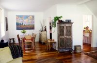 С помощью листов гипсокартона территория кухни отделена от гостиной-столовой С помощью листов гипсокартона территория кухни отделена от гостиной-столовой