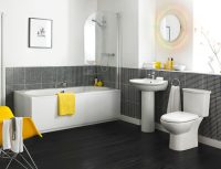 Белый керамический плинтус в сочетании с темными покрытиями пола и стен Белый керамический плинтус в сочетании с темными покрытиями пола и стен