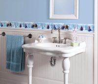 Бордюрная лента, визуально разделяющая стену на две части Бордюрная лента, визуально разделяющая стену на две части