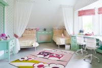 Нежная и красивая спальня двух сестер школьного возраста Нежная и красивая спальня двух сестер школьного возраста