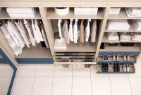 Система хранения вдоль одной стены Система хранения вдоль одной стены