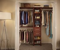 Вариант внутреннего наполнения гардеробной комнаты в кладовой Вариант внутреннего наполнения гардеробной комнаты в кладовой