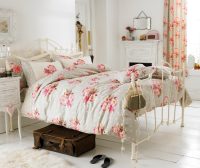 Оформив спальню в стиле прованс, можно привнести легкость и французский шарм в интерьер дома