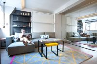 Зеркала от пола до потолка визуально расширяют пространство Зеркала от пола до потолка визуально расширяют пространство