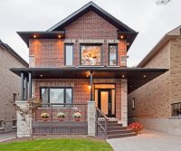 Фасад дома облицован декоративным клинкерным киричом Фасад дома облицован декоративным клинкерным киричом