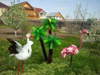 Пальма и птицы из пластиковых бутылок Пальма и птицы из пластиковых бутылок