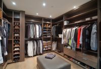 Просторная гардеробная в отдельной комнате Просторная гардеробная в отдельной комнате