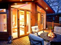 Экрер часто используют для внешней стороны дома, реже - для выхода во внутренний двор Экрер часто используют для внешней стороны дома, реже - для выхода во внутренний двор