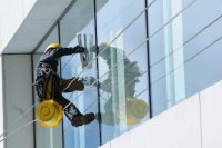 Установив панорамные глухие окна на верхних этажах, необходимо будет пользоваться услугами клиринговых служб Установив панорамные глухие окна на верхних этажах, необходимо будет пользоваться услугами клиринговых служб